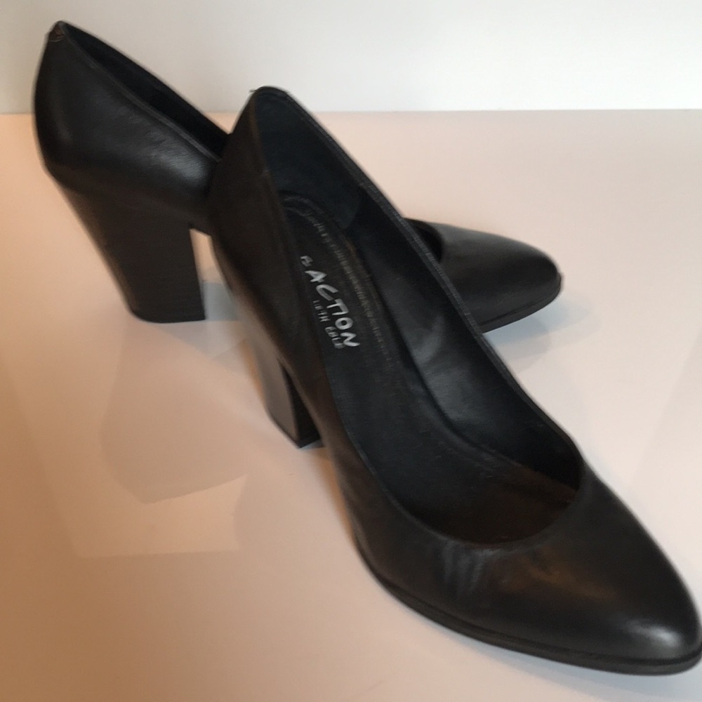 Kenneth Cole Reaction 7.5 M Black Leather Pumps with Block Heel